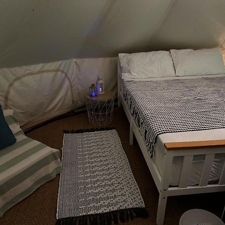Spacious Bell Tent At Herigerbi Park Lincolnshire Villa Грантъм Екстериор снимка