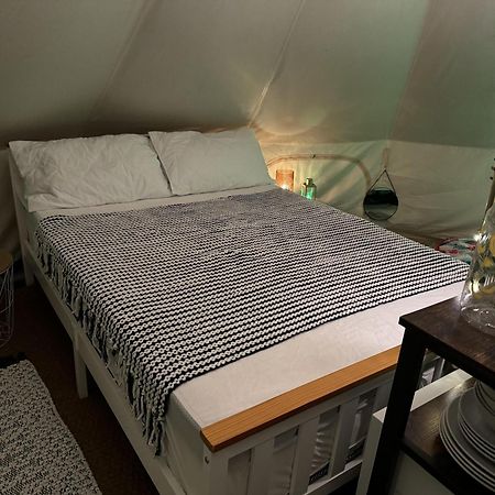 Spacious Bell Tent At Herigerbi Park Lincolnshire Villa Грантъм Екстериор снимка