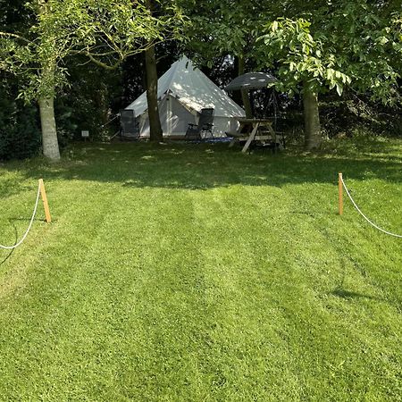 Spacious Bell Tent At Herigerbi Park Lincolnshire Villa Грантъм Екстериор снимка