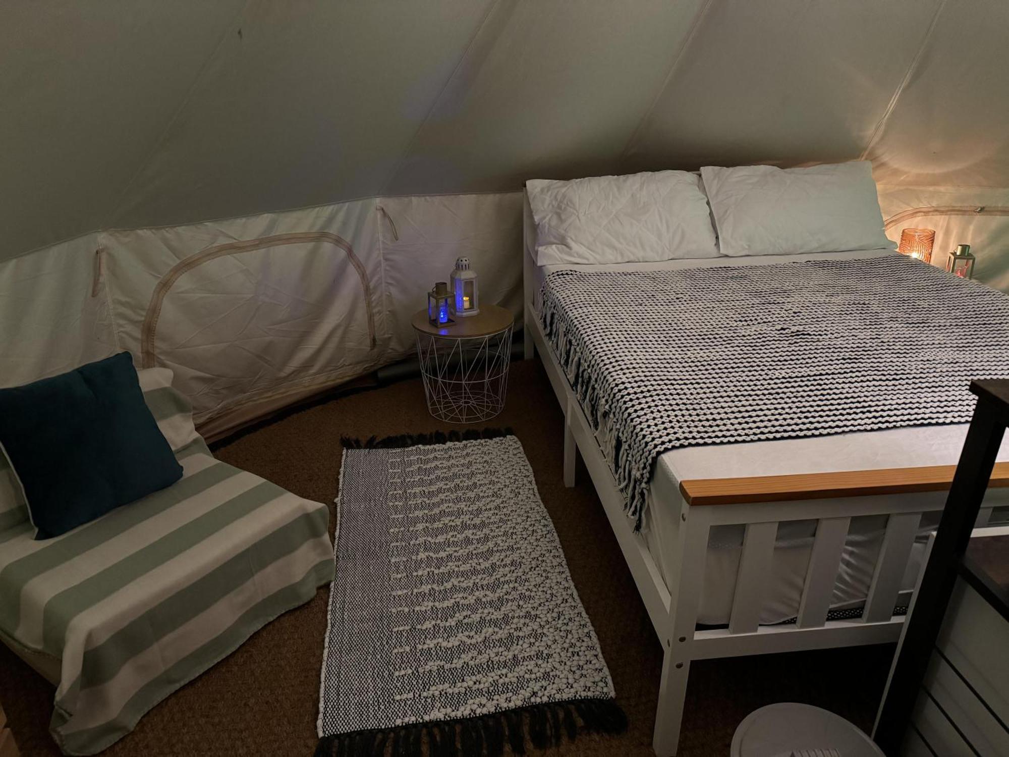 Spacious Bell Tent At Herigerbi Park Lincolnshire Villa Грантъм Екстериор снимка