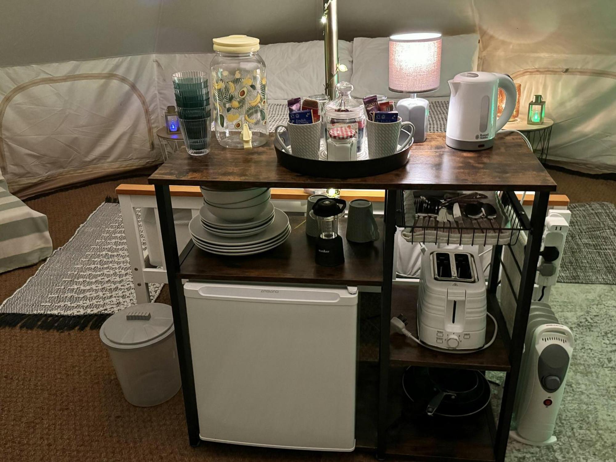Spacious Bell Tent At Herigerbi Park Lincolnshire Villa Грантъм Екстериор снимка