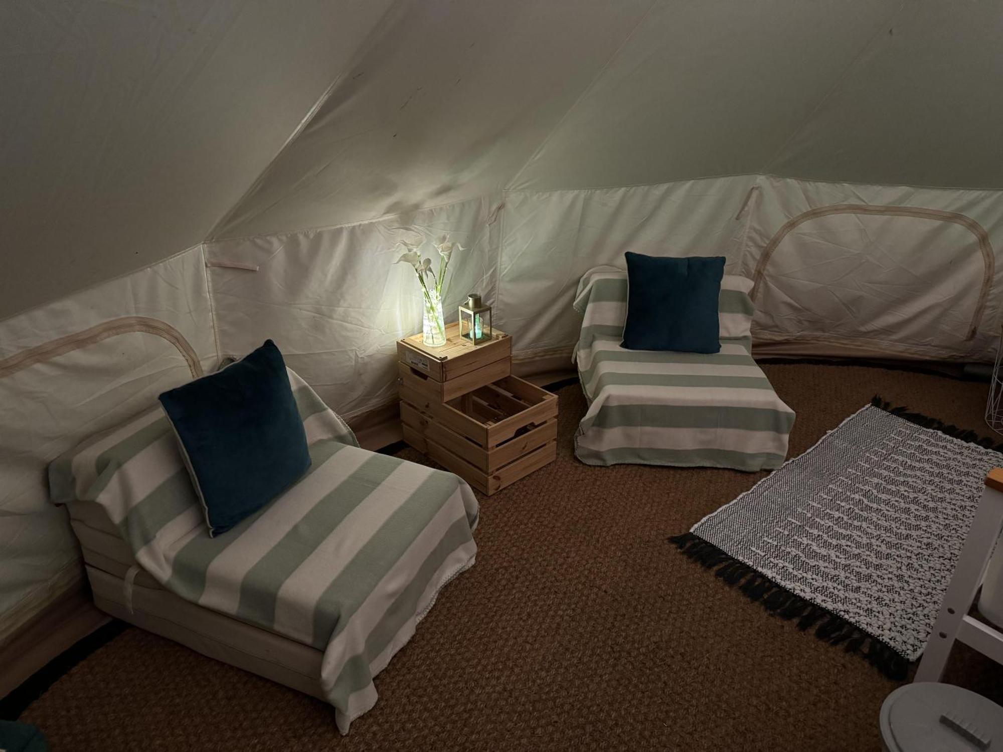 Spacious Bell Tent At Herigerbi Park Lincolnshire Villa Грантъм Екстериор снимка