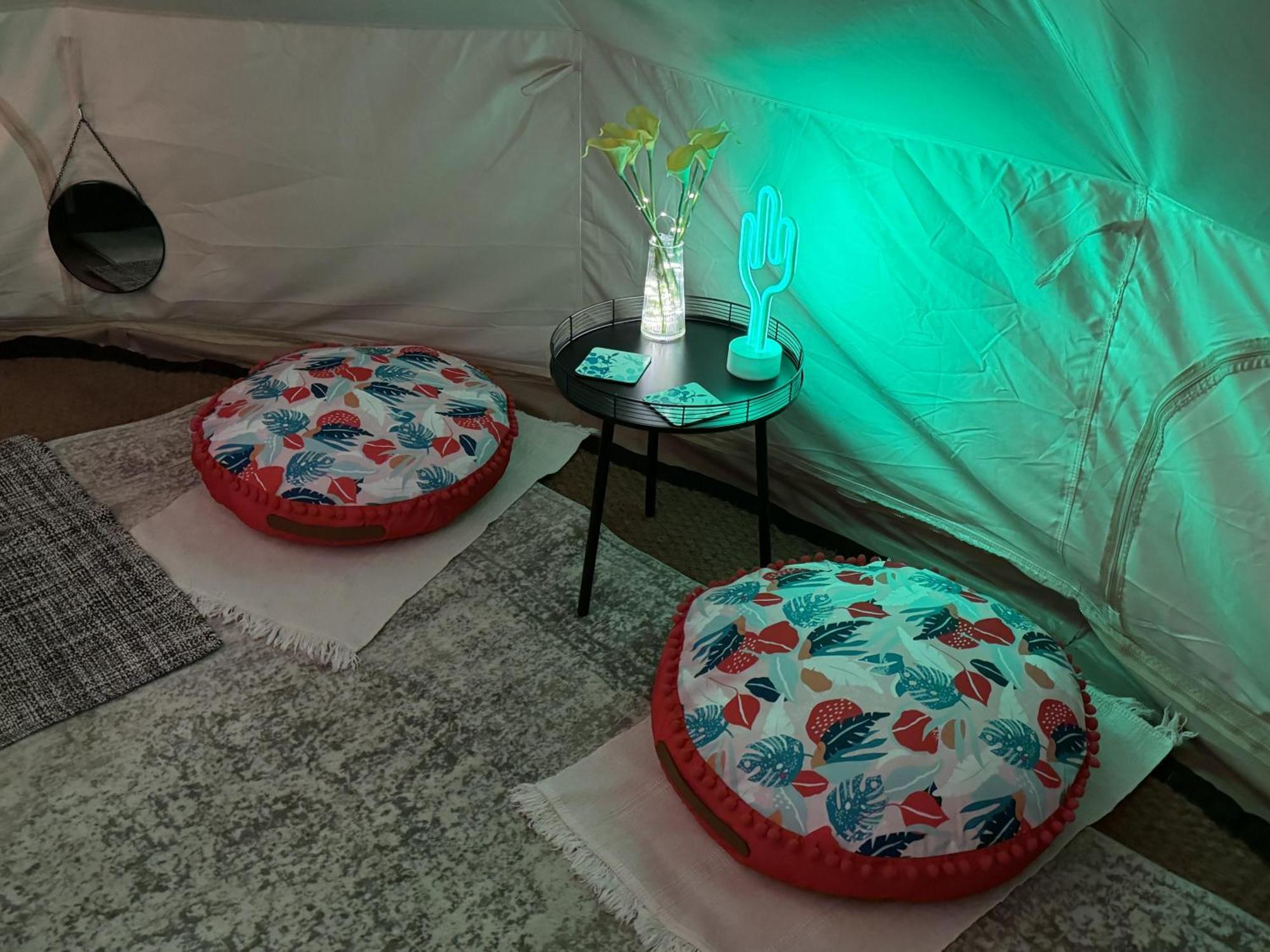 Spacious Bell Tent At Herigerbi Park Lincolnshire Villa Грантъм Екстериор снимка