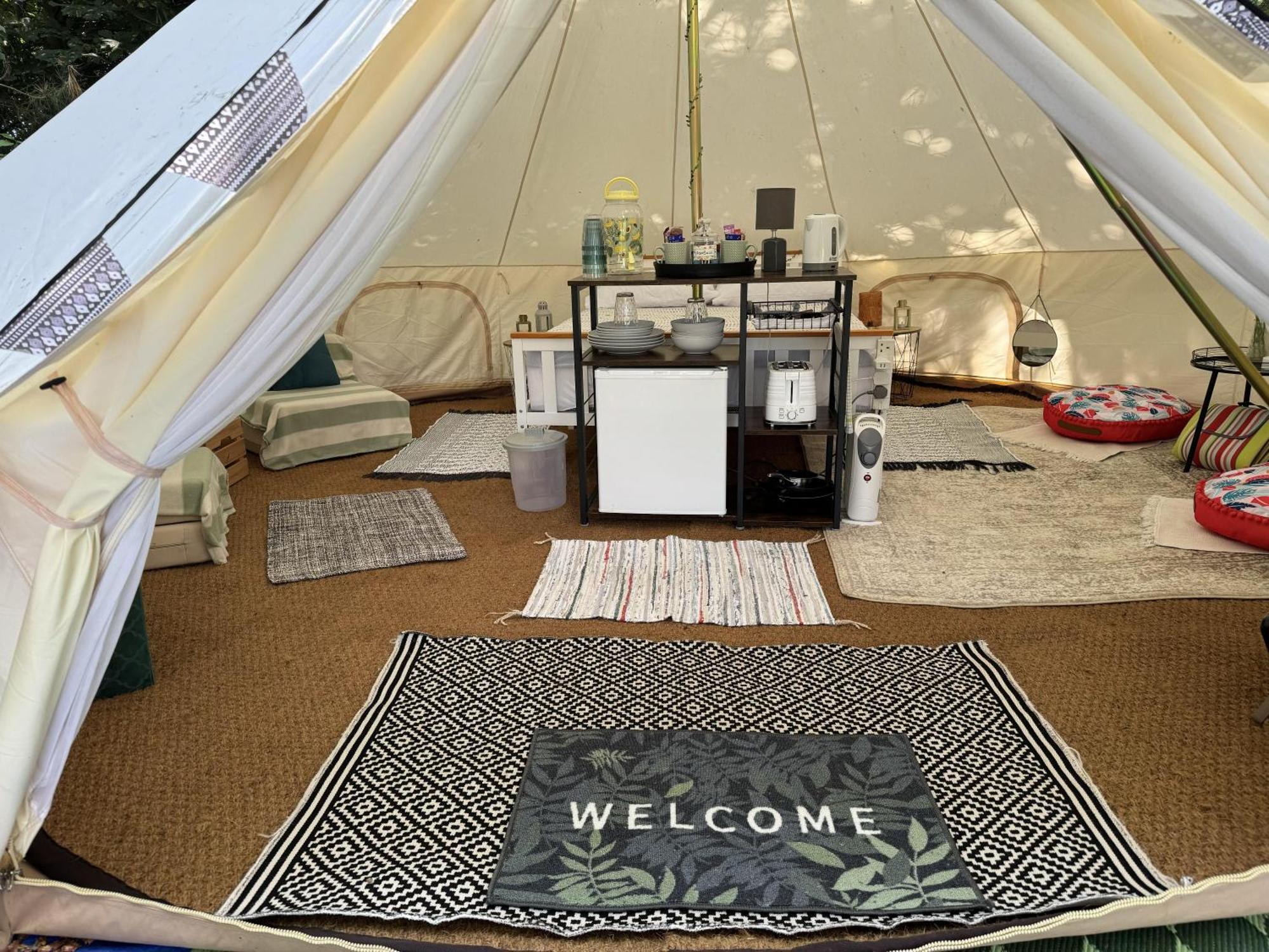 Spacious Bell Tent At Herigerbi Park Lincolnshire Villa Грантъм Екстериор снимка